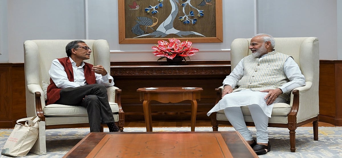 जिन अभिजीत बनर्जी पर मोदी सरकार के  मंत्री कस रहे थे ताने, आखिर प्रधानमंत्री को उनसे मिलकर कैसे हुआ गर्व ! 