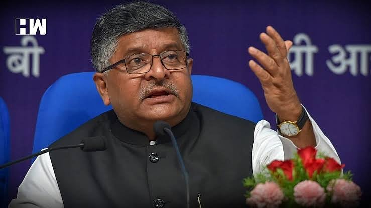24 घंटे के अंदर आर्थिक मंदी को लेकर दिए अपने बेतुके बयान से पलटे केंद्रीय मंत्री रविशंकर, कहा- संवेदनशील हूं
