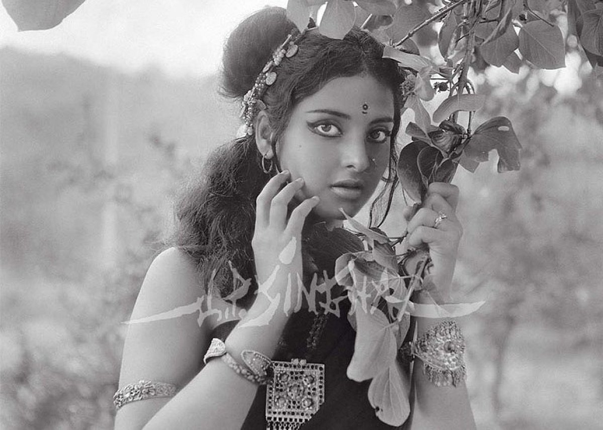 जन्मदिन विशेष: आखिर वो कौन है जिसे किताब की तरह रोज़ पढ़ती हैं खूबसूरत रेखा