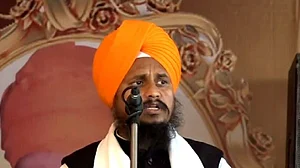 देश में उठी RSS पर बैन लगाने की मांग, अकाल तख्त ने संघ को बताया राष्ट्र विरोधी, कहा- बांटने कर रहा है काम