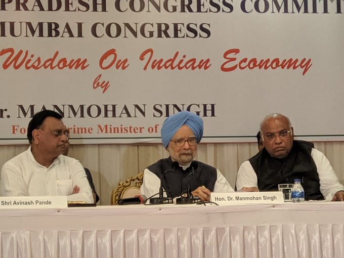 आर्थिक मंदी पर  मनमोहन सिंह का मोदी सरकार पर हमला, कहा- सरकार लापरवाह, महाराष्ट्र पर मंदी की सबसे ज्यादा मार
