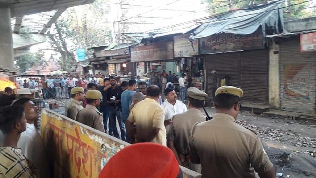 वाराणसी: कैंट स्‍टेशन के सामने निर्माणाधीन फ्लाईओवर का हिस्सा गिरा,  2 लोग घायल, एक साल पहले 15 की गई थी जान