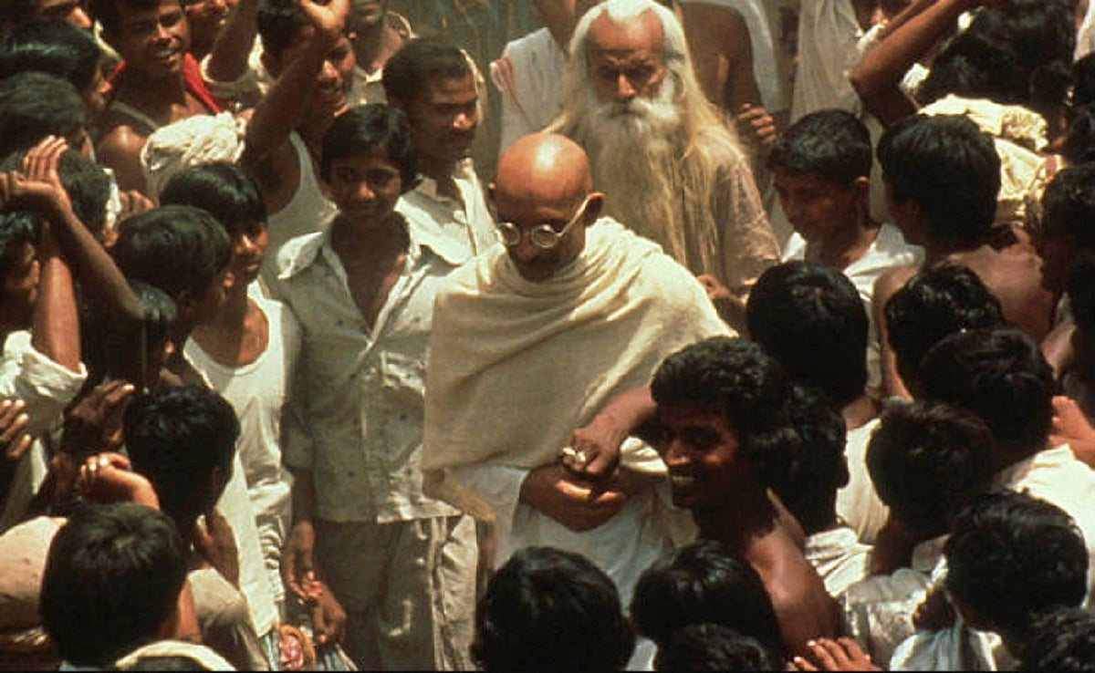 गांधी 150: आजादी के बाद महात्मा गांधी पर फिल्म बनाना चाहते थे नेहरू, रिचर्ड एटनबरो ने ‘गांधी’ बनाकर रचा इतिहास 