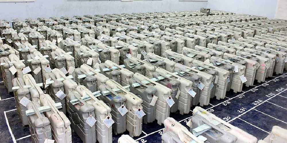 महाराष्ट्र: कांग्रेस ने EVM से छेड़छाड़ की जताई आशंका, सीईसी को पत्र लिखकर स्ट्रांग रूम में जैमर लगाने की मांग