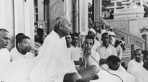 गांधी@150 : हमने गांधी की आंखें छोड़ दी हैं, ऐसे में उन्हें भला कहां खोजें