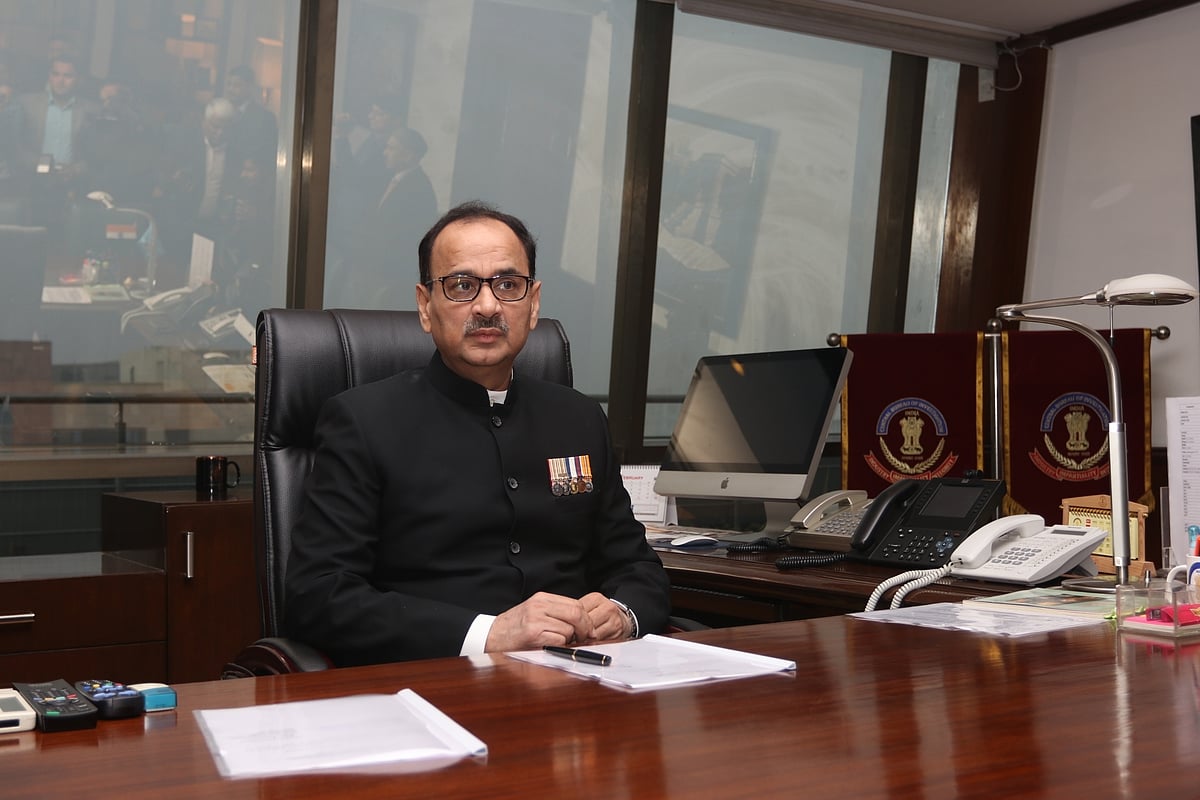 आलोक वर्मा को भारी पड़ा मोदी सरकार के कदम का विरोध, सेवानिवृत्ति लाभ के लिए भटक रहे हैं पूर्व सीबीआई प्रमुख