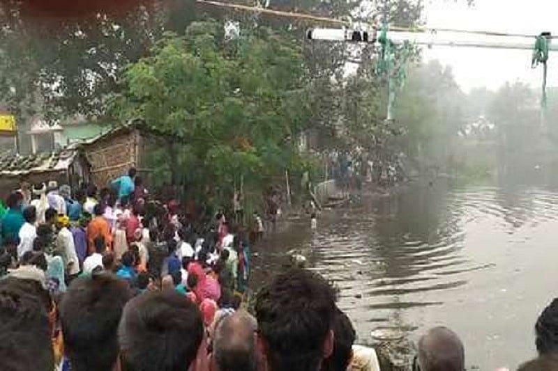 बिहार में छठ पूजा के दौरान दो हादसों में 4 लोगों की दर्दनाक मौत, कहीं मची भगदड़ तो कहीं दीवार गिरने से कोहराम