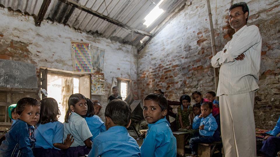  नीतीश राज में पढ़ाते नहीं  अफसरों की ड्यूटी करते  हैं शिक्षक, तो फिर सामान्य सवालों के जवाब कैसे दें टॉपर