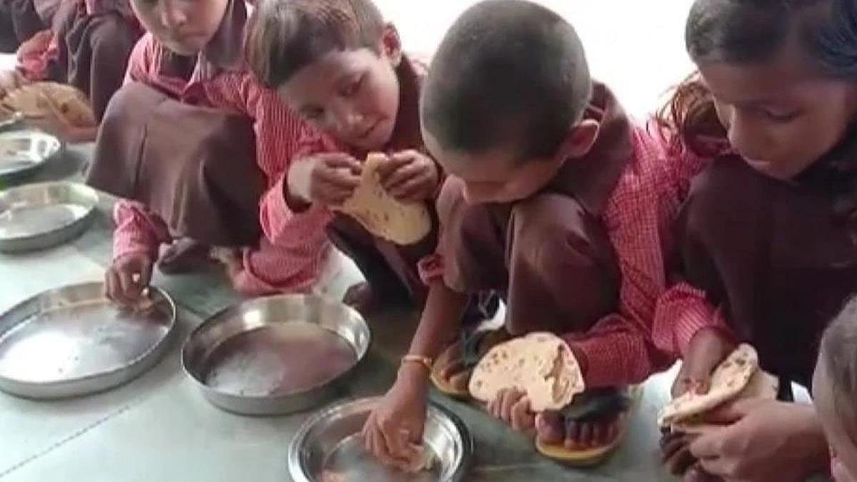 नवजीवन बुलेटिन: मिड-डे मील में भ्रष्टाचार के मामले में प्रियंका गांधी ने उत्तर प्रदेश को बताया नंबर-1, चार बड़ी खबरें