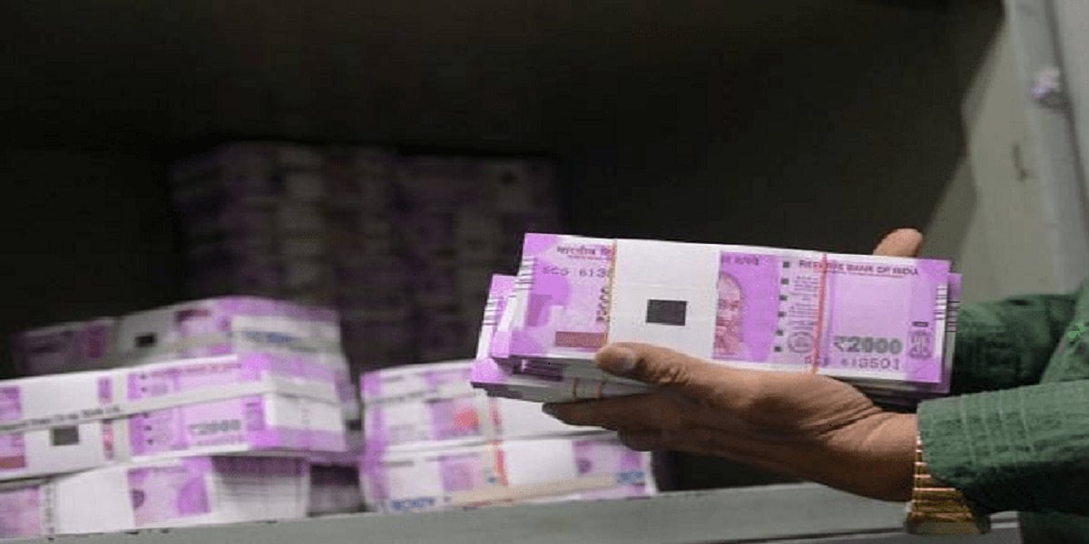 गुजरात के मंदिर में खुलेआम छप रहे थे नकली नोट, सवा करोड़ के फर्जी नोट के साथ पुजारी समेत 5 गिरफ्तार