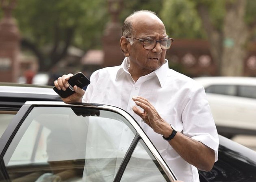 महाराष्ट्र: राजभवन पहुंचकर NCP ने सौंपी विधायकों की सूची, कहा- 51 विधायक हमारे साथ, अब क्या करेगी बीजेपी?