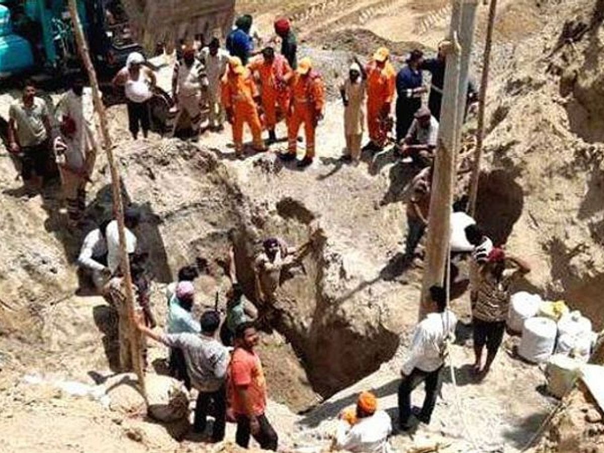हरियाणा: मौत से हारी 5 साल की शिवानी,18 घंटों तक चले रेस्क्यू ऑपरेशन के बाद बोरवेल से निकाला गया शव