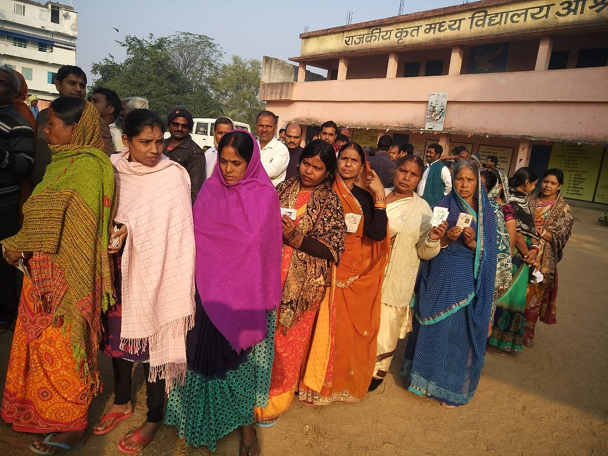 झारखंड चुनाव: छिटपुट घटनाओं के बीच पहले चरण में 64% से ज्यादा मतदान, नक्सल प्रभावित इलाकों में बंपर वोटिंग