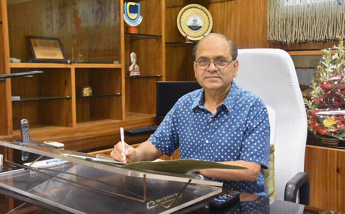 नवजीवन बुलेटिन: फिरोज खान की नियुक्त पर BHU चांसलर का बड़ा बयान और महिला टी-20 में भारत ने विंडीज को किया क्लीन स्वीप