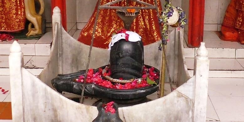 प्रदूषण से देवता भी परेशान, पीएम के निर्वाचन क्षेत्र वाराणसी में ‘भगवानों’ को पहनाए गए मास्क