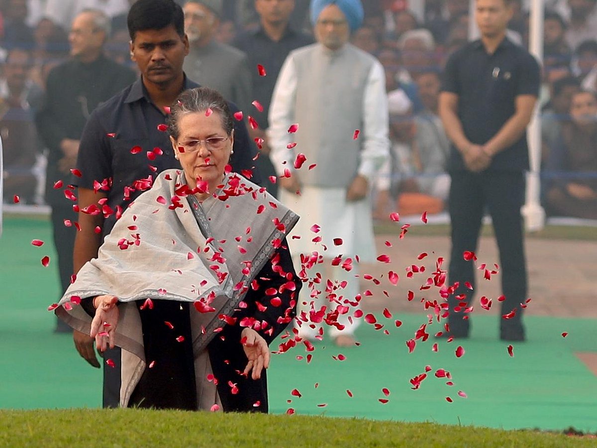 पंडित जवाहर लाल नेहरू की जयंती पर पीएम मोदी, सोनिया गांधी, राहुल गांधी समेत कई नेताओं ने दी श्रद्धांजलि