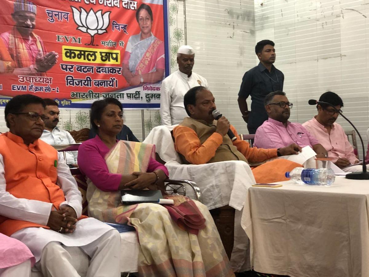 झारखंड चुनाव : प्रत्याशियों की घोषणा के साथ ही बीजेपी में उभरे बगावती सुर, पार्टी के कई नेता नाराज