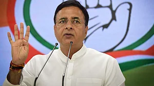 सुप्रीम कोर्ट का आदेश बीजेपी-अजित पवार गठबंधन पर तमाचा: सुरजेवाला