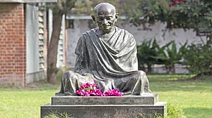 पर्यावरण संकट से निपटने में अगर गांधी का संदेश समझ लिया होता, तो शहर के शहर नहीं बन जाते गैस चैंबर