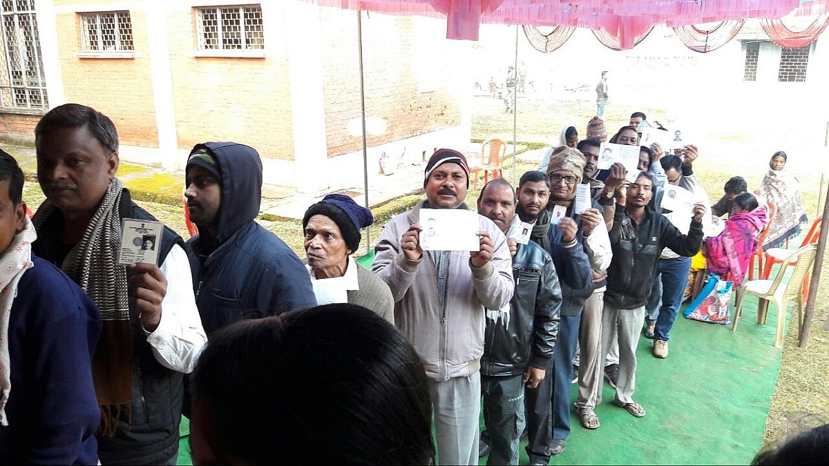 झारखंड विधानसभा चुनाव LIVE: 13 सीटों पर 62 फीसदी से ज्यादा मतदान, नक्सल प्रभावित इलाकों में बंपर वोटिंग