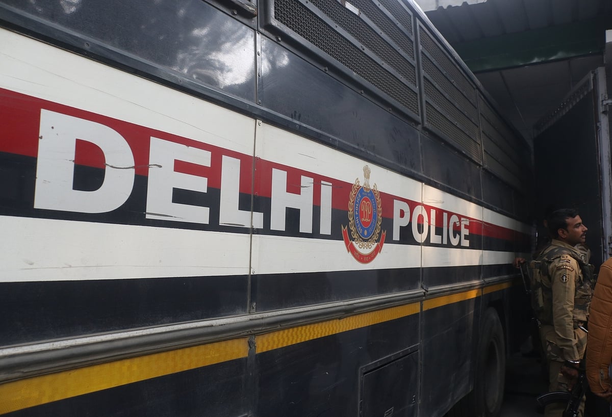 कैदी को होटल में ‘बिरयानी’ खिलाने वाली दिल्ली पुलिस टीम सस्पेंड, अफसर शर्मसार  