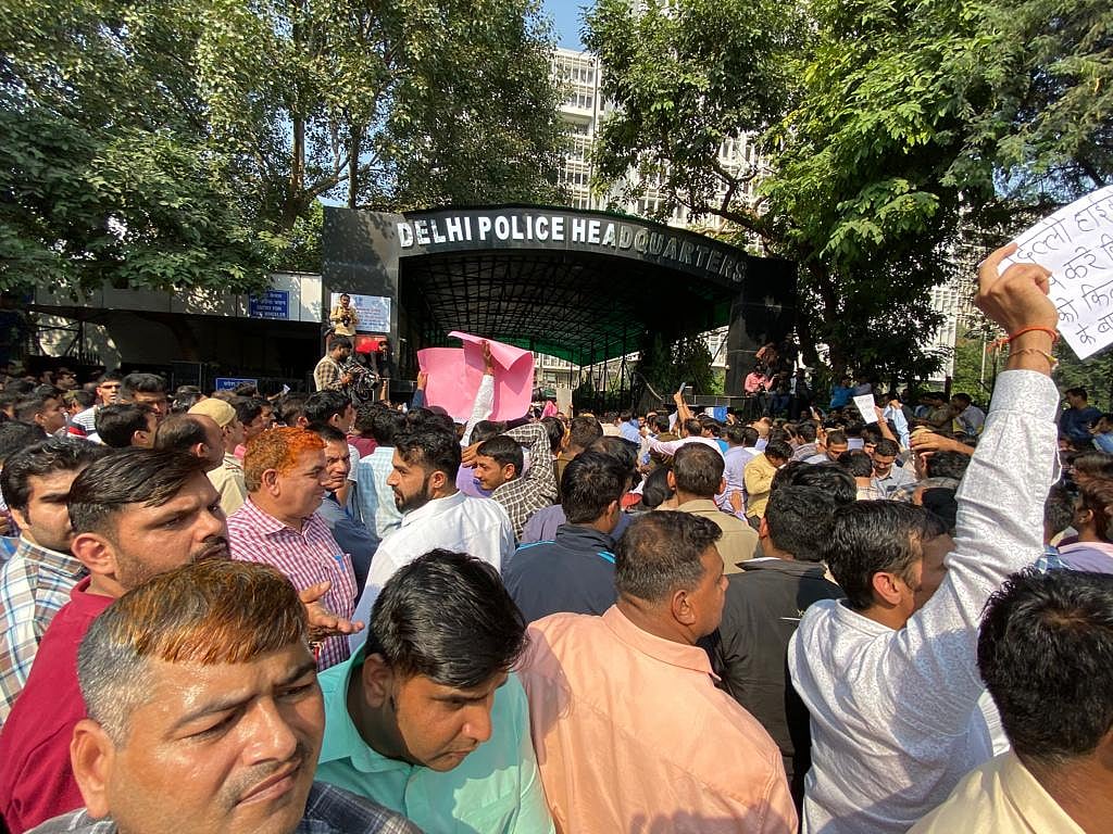 दिल्ली पुलिस कमिश्नर पटनायक पर नया संकट! PHQ पर धरना देने के खिलाफ सुप्रीम कोर्ट के वकील ने भेजा नोटिस