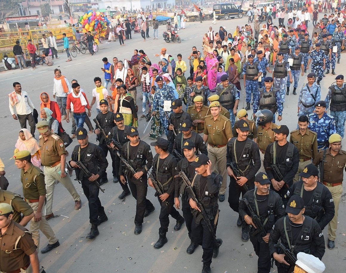 अयोध्या विवाद पर सुप्रीम कोर्ट के फैसले से पहले देश भर में हलचल तेज, UP भेजे गए 4,000 जवान, RPF की छुट्टियां रद्द