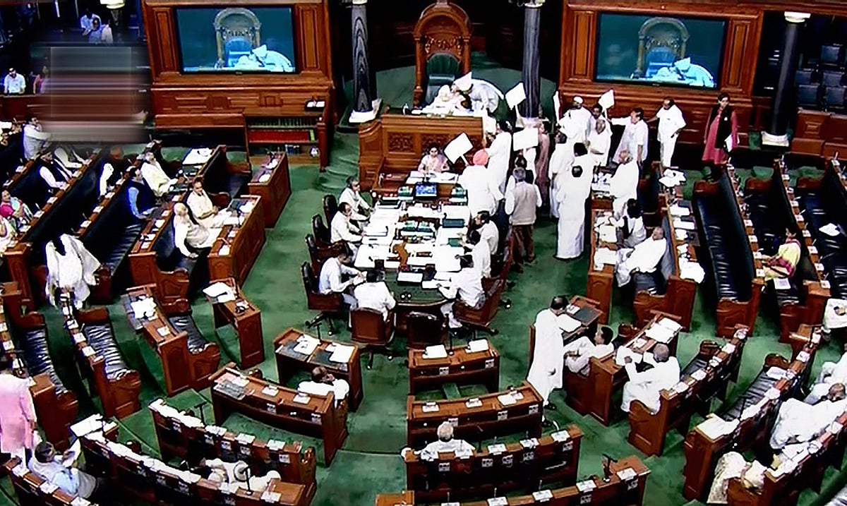 आगामी संसद सत्र में पहली बार मोदी सरकार प्रचंड बहुमत के बावजूद भारी मनोवैज्ञानिक दबाव में नजर आएगी, जानें वजह
