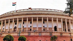 बड़ी खबर LIVE: सरकार के खिलाफ विपक्ष ने बाहें चढ़ाईं, संविधान दिवस पर राष्ट्रपति के अभिभाषण के बहिष्कार का ऐलान