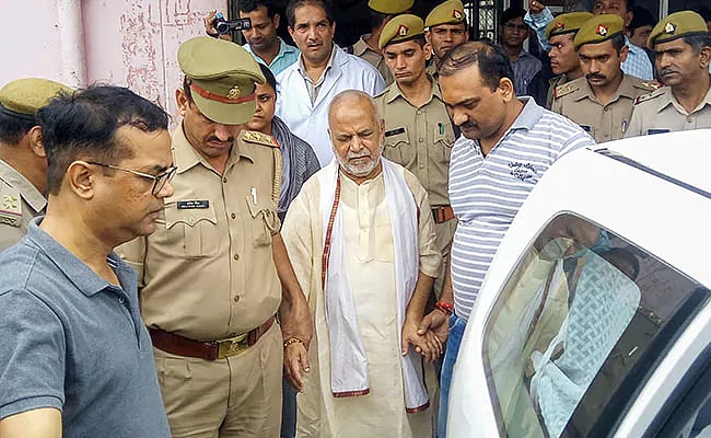 चिन्मयानंद केस: SIT ने दाखिल की चार्जशीट, 105 लोगों के बयान और 55 दस्तावेज आरोप पत्र में शामिल