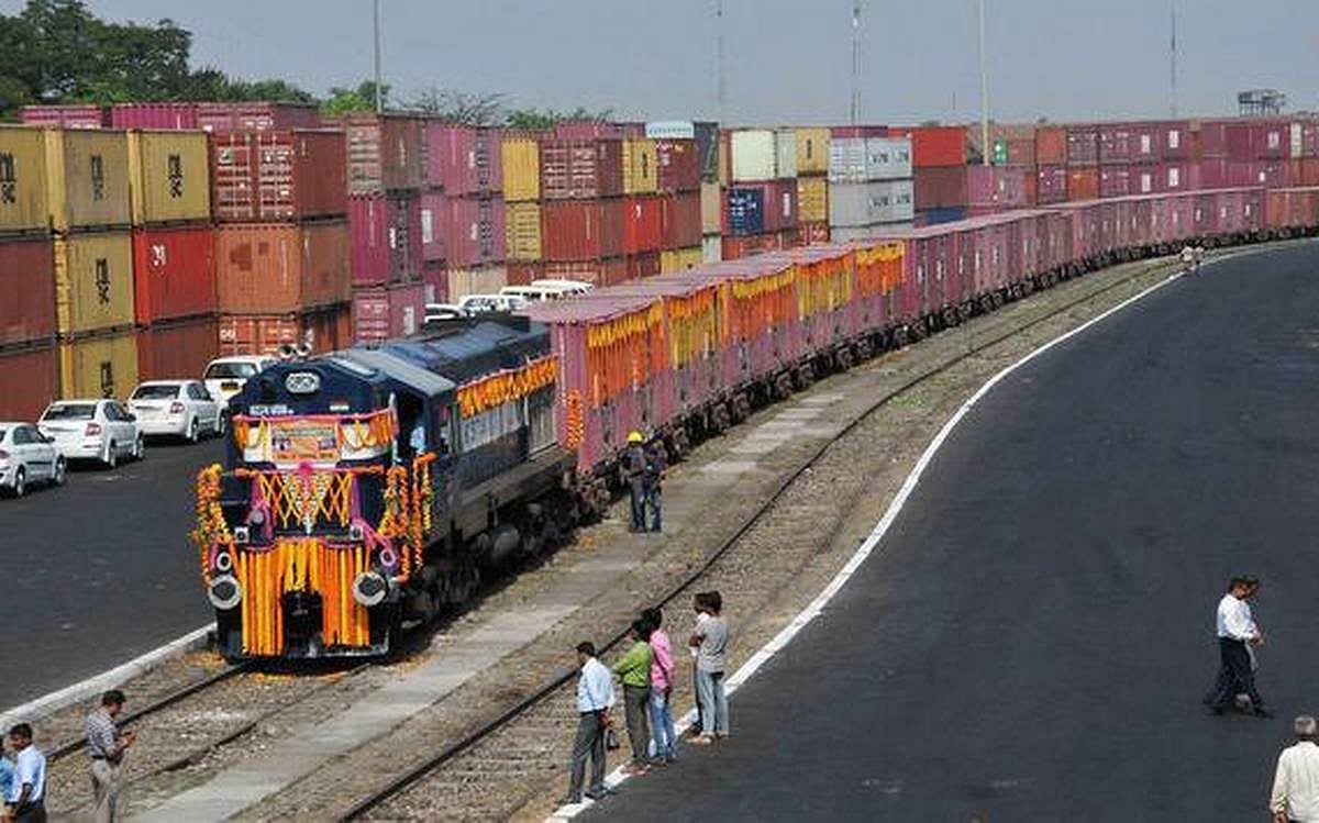 आर्थिक बदहाली में खर्च चलाने के लिए लाभ वाली सरकारी कंपनियां चहेते उद्योग समूहों को बेचने की तैयारी में मोदी सरकार