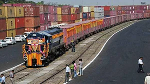 आर्थिक बदहाली में खर्च चलाने के लिए लाभ वाली सरकारी कंपनियां चहेते उद्योग समूहों को बेचने की तैयारी में मोदी सरकार