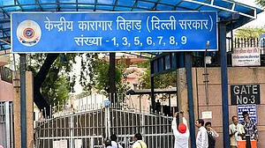 तिहाड़ का तिलिस्म: जेल है या कब्रगाह? एक हफ्ते में 2 अकाल मौतों से कैदी सन्न! जेल प्रशासन में हड़कंप