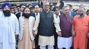 महाराष्ट्र-हरियाणा के नतीजों से बीजेपी के खड़े हुए कान, उत्तराखंड सीएम बदले जाने की अटकलें तेज़