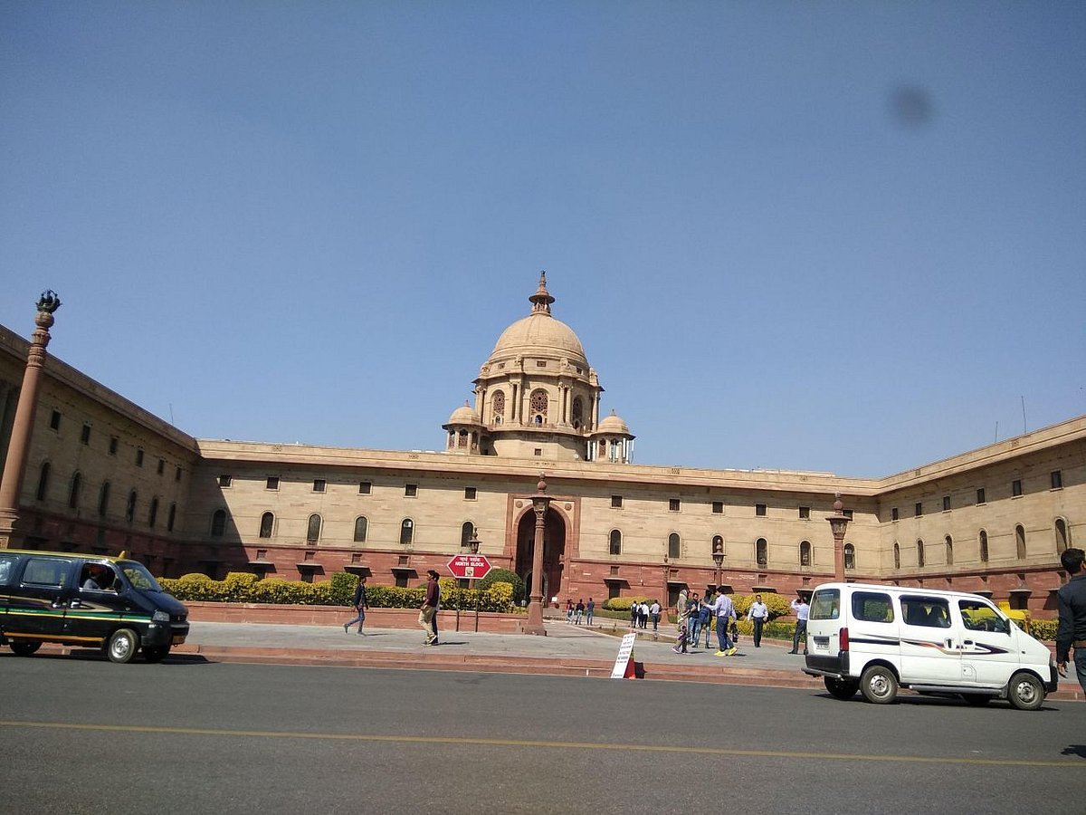 राष्ट्रपति भवन में पड़ रही पानी लाइन की पाइप चोरी, घटना सीसीटीवी में कैद  