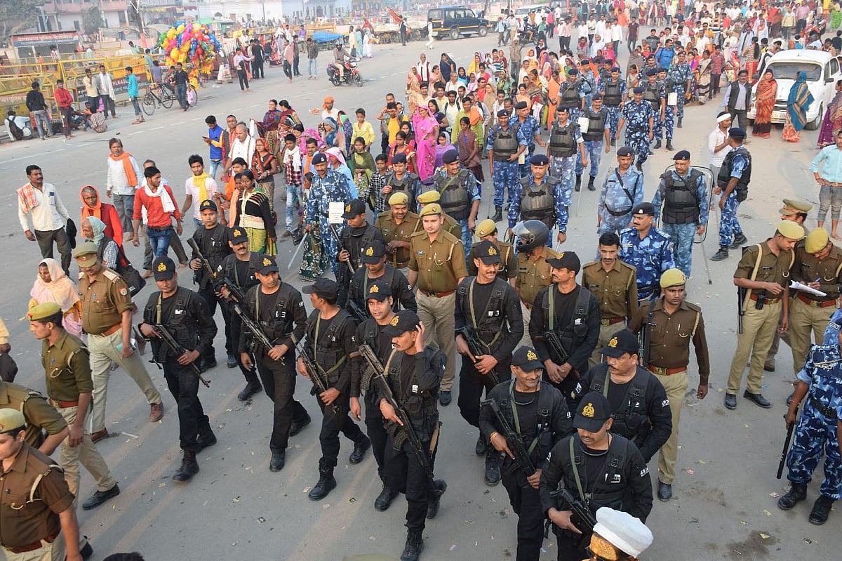 अयोध्या पर फैसले से पहले उत्तर प्रदेश छावनी में तब्दील, पूरे देश में अलर्ट  