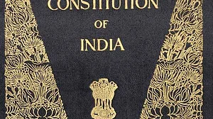 संविधान दिवस विशेष: हर दृष्टि से बेमिसाल है भारत का हस्तलिखित संविधान