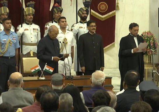 जस्टिस बोबडे ने ली भारत के 47वें चीफ जस्टिस पद की शपथ, जानिए उनके बारे में