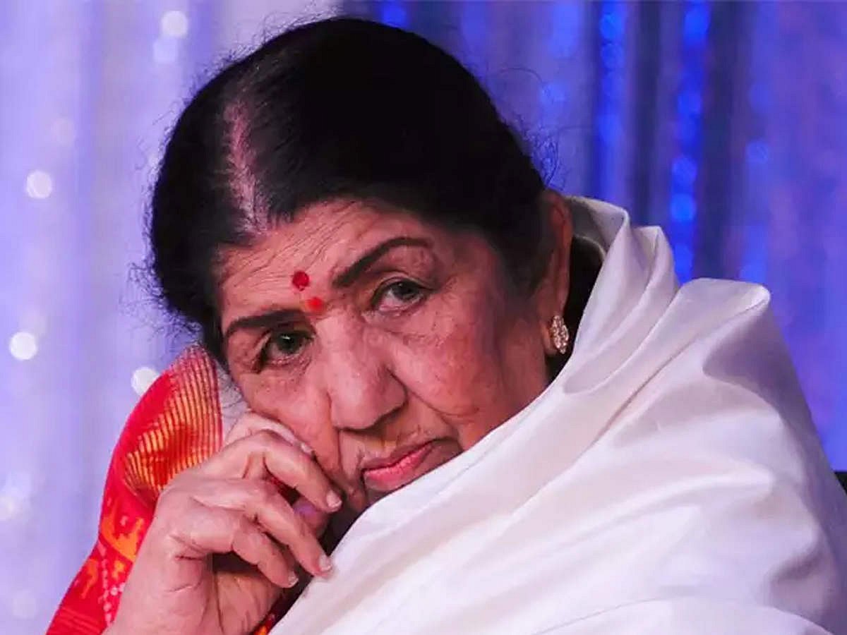 लता मंगेशकर की तबीयत में लगातार सुधार, लेकिन सोशल मीडिया पर उड़ी निधन की अफवाह, लोगों ने दी श्रद्धांजलि