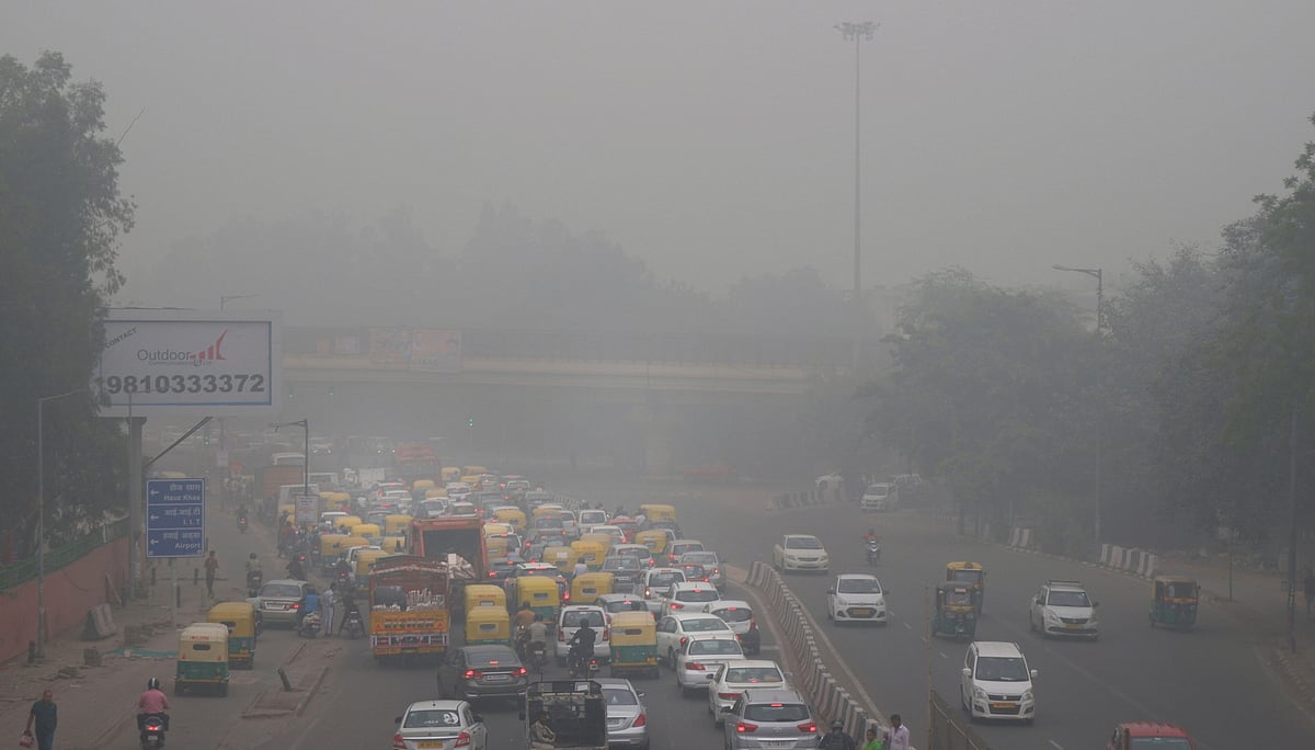 सावधान! दिल्ली-एनसीआर में फिर जहरीली हुई हवा, सांस लेना  मुश्किल, इमरजेंसी जैसे हालात 