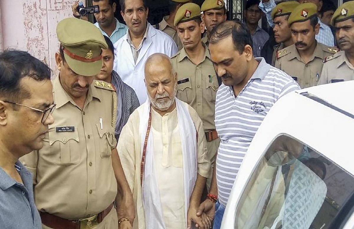 चिन्मयानंद से रंगदारी मांगते थे  बीजेपी के दो नेता, एक  सहकारी बैंक के चेयरमैन, पेन ड्राइव से मिला अश्लील वीडियो