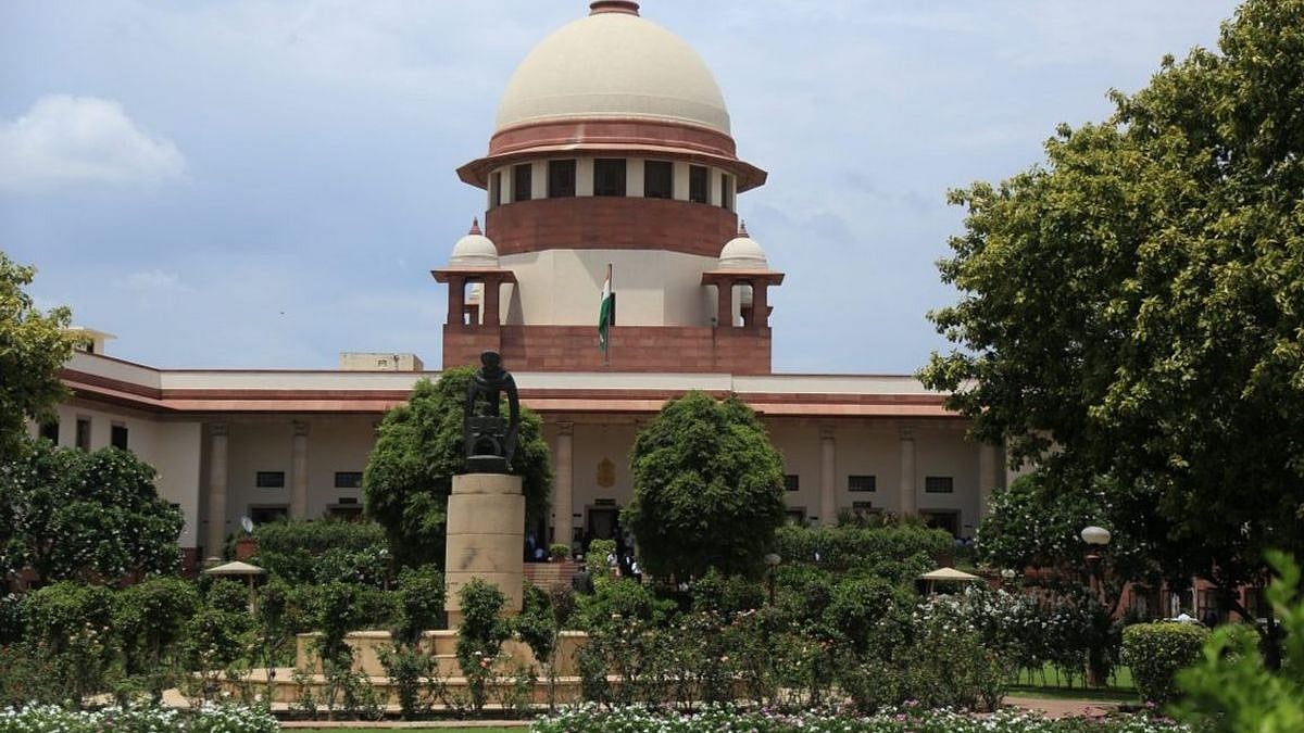 फडणविस को आज ही करना पड़ सकता है बहुमत साबित, कांग्रेस-एनसीपी-शिवसेना की याचिका पर सुप्रीम कोर्ट में सुनवाई आज