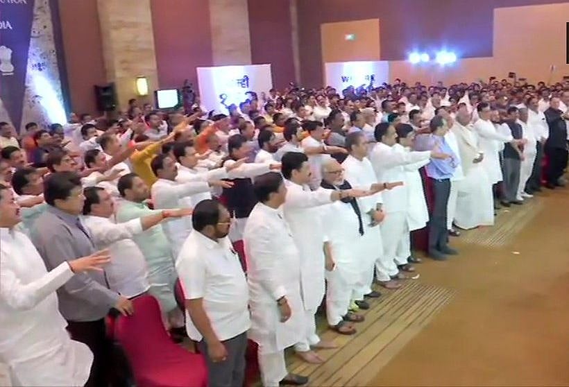 महाराष्ट्र में महाअगाड़ी ने दिखाया दम, हयात होटल में जुटे शिवसेना-एनसीपी और कांग्रेस के 162 विधायक, ली एकजुटता की शपथ 