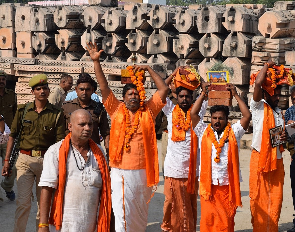 राम जन्मभूमि न्यास के प्रमुख के खिलाफ टिप्पणी करने पर महंत परमहंस दास संगठन से निष्कासित, गिरफ्तारी की मांग