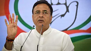 महाराष्ट्र की सियासत पर कांग्रेस का BJP पर निशाना, कहा-राज्यपाल एक बार फिर साबित हुए शाह के ‘हिटमैन’