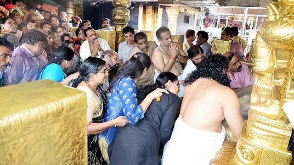 सबरीमाला मंदिर के कपाट खुले, केरल पुलिस ने 3 महिलाओं को दर्शन से रोका