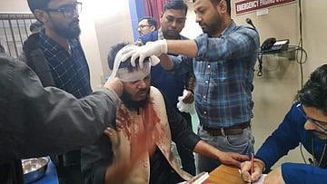 नागरिकता कानून का विरोध कर रहे जामिया छात्रों पर पुलिस का कहर, कई छात्र घायल, कई हिरासत में