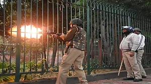 जामिया और एएमयू छात्रों को फिलहाल कोर्ट से संरक्षण नहीं, अदालतों ने सरकार और पुलिस से मांगा जवाब