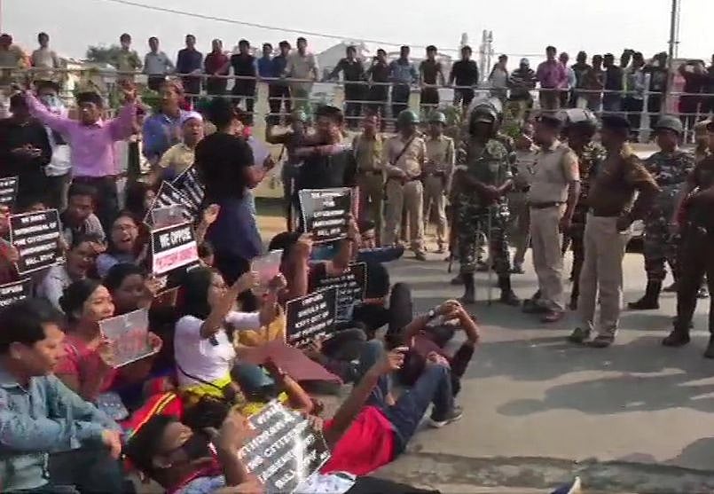 नागरिकता संशोधन बिल के खिलाफ पूर्वोत्तर में आंदोलन तेज, जनजीवन प्रभावित
