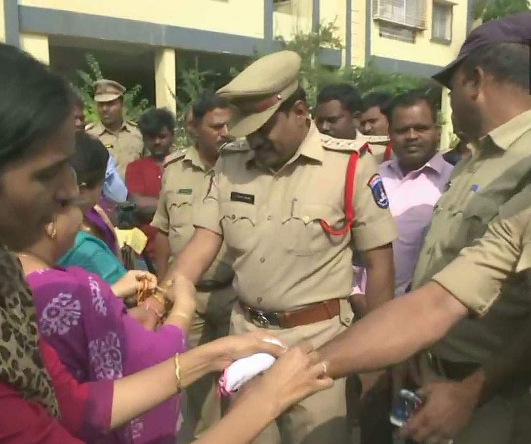 हैदराबाद एनकाउंटर: क्या अब ये मान लेना चाहिए कि देश की पुलिस भी भीड़ तंत्र का सक्रिय हिस्सा बन गई है?